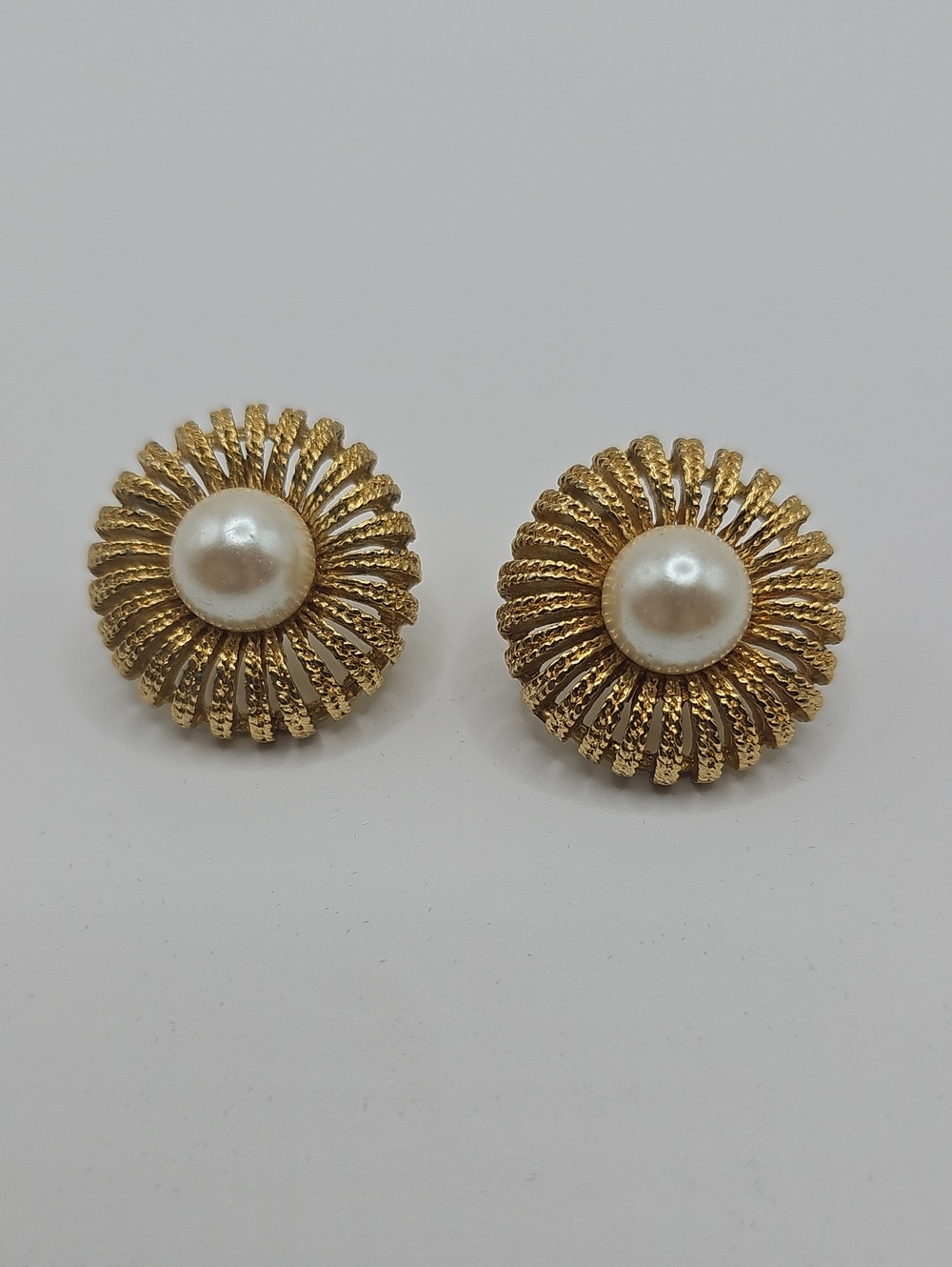 Marvella Faux Pearl Sunburst Stud Earrings Womens Size OS Gold Tone Vintage 6044